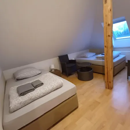Doppelzimmer-bad-kuehlschrank-tv-19 * Meine