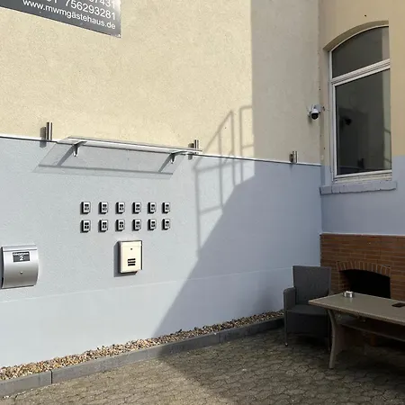 Doppelzimmer-bad-kuehlschrank-tv-19 Hotel Meine