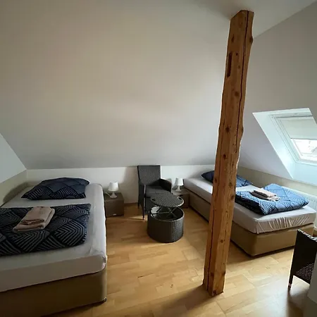 Doppelzimmer-bad-kuehlschrank-tv-19 Meine