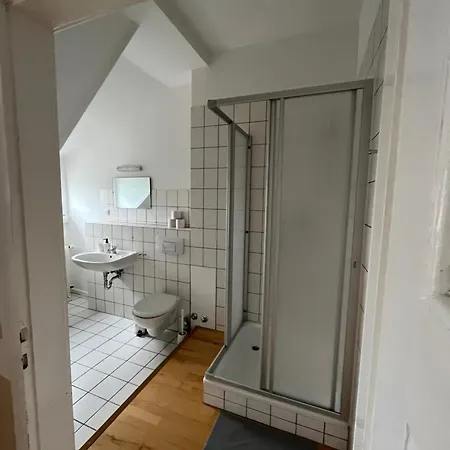 Doppelzimmer-bad-kuehlschrank-tv-19 * Meine