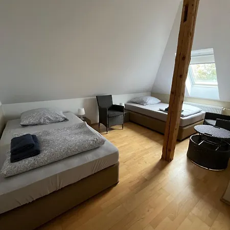 Hotel Doppelzimmer-bad-kuehlschrank-tv-19 *