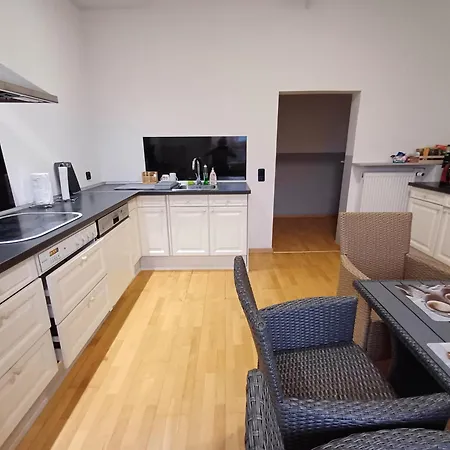 Hotel Doppelzimmer-bad-kuehlschrank-tv-19 Meine