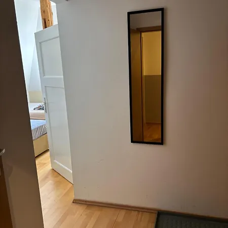 Doppelzimmer-bad-kuehlschrank-tv-19 Meine