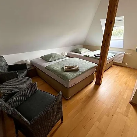 Doppelzimmer-bad-kuehlschrank-tv-19 Meine