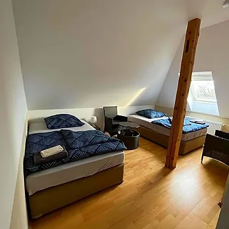 Hotel Doppelzimmer-bad-kuehlschrank-tv-19
