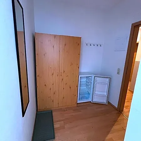 Hotel Doppelzimmer-bad-kuehlschrank-tv-19