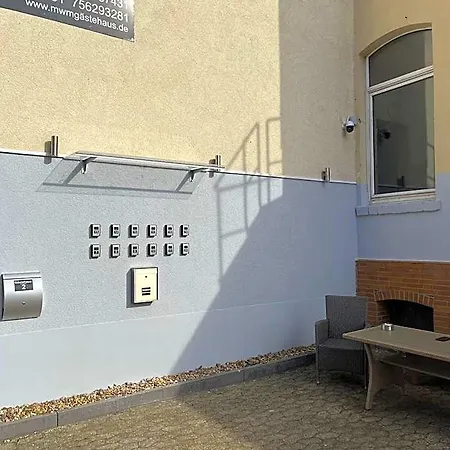 Hotel Doppelzimmer-bad-kuehlschrank-tv-19 Meine