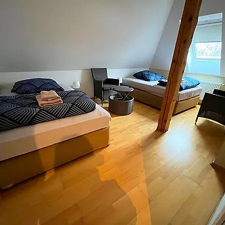 Doppelzimmer-bad-kuehlschrank-tv-19 Hotell Meine