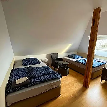 Doppelzimmer-bad-kuehlschrank-tv-19 Hotell Meine