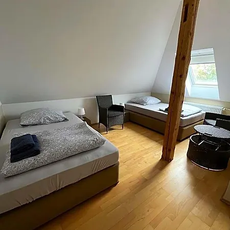 Doppelzimmer-bad-kuehlschrank-tv-19 Hotel Meine