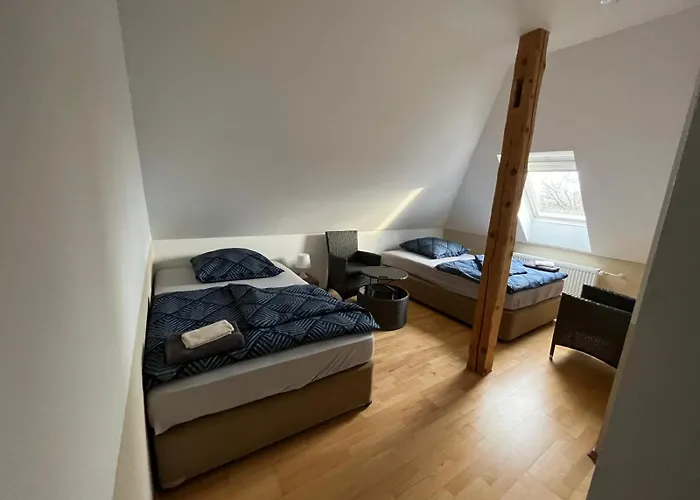 Hotel Doppelzimmer-bad-kuehlschrank-tv-19 *
