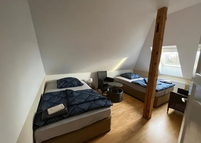 Hotel Doppelzimmer-bad-kuehlschrank-tv-19 *