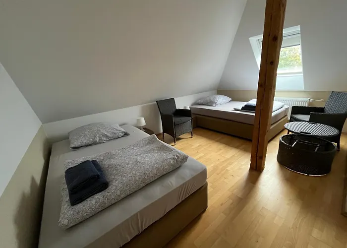 Hotel Doppelzimmer-bad-kuehlschrank-tv-19