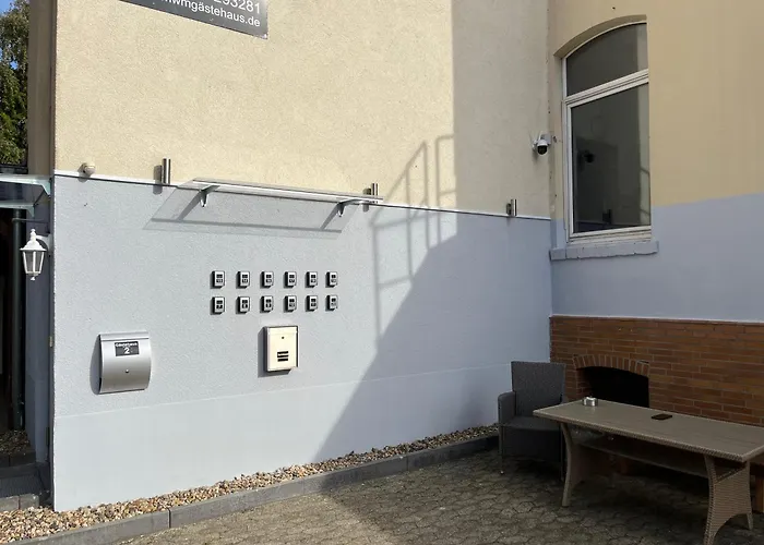 Doppelzimmer-bad-kuehlschrank-tv-19 Hotel Meine