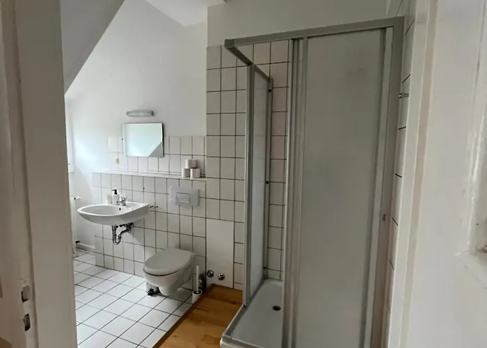 Doppelzimmer-bad-kuehlschrank-tv-19 * Meine