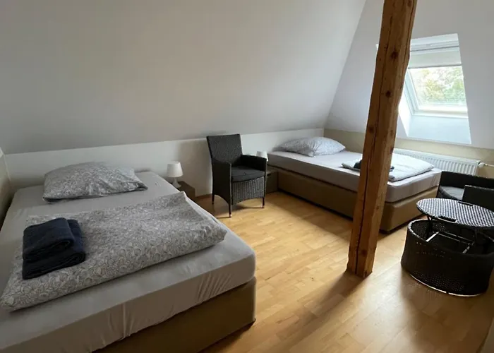 Hotel Doppelzimmer-bad-kuehlschrank-tv-19 *