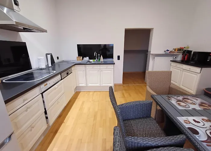 Hotel Doppelzimmer-bad-kuehlschrank-tv-19 Meine