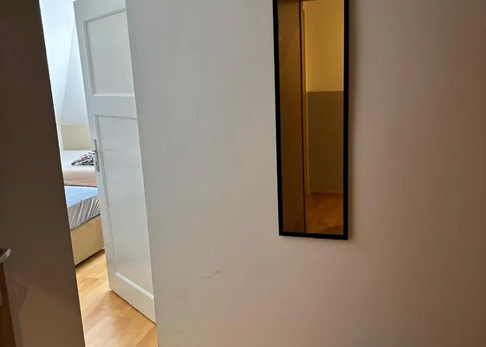 Doppelzimmer-bad-kuehlschrank-tv-19 Meine